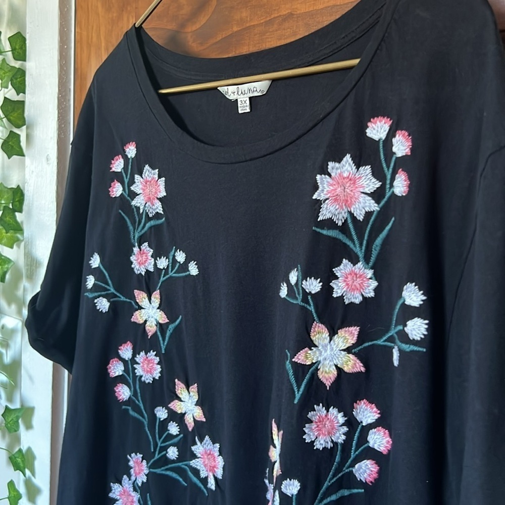 100% Cotton Embroidered Floral Short Sleeve Top Black| Plus Size 3X - Picture 2 of 9